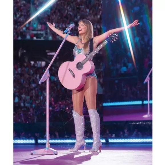 Taylor Swift: The Eras Tour Book - Picture 3 of 4